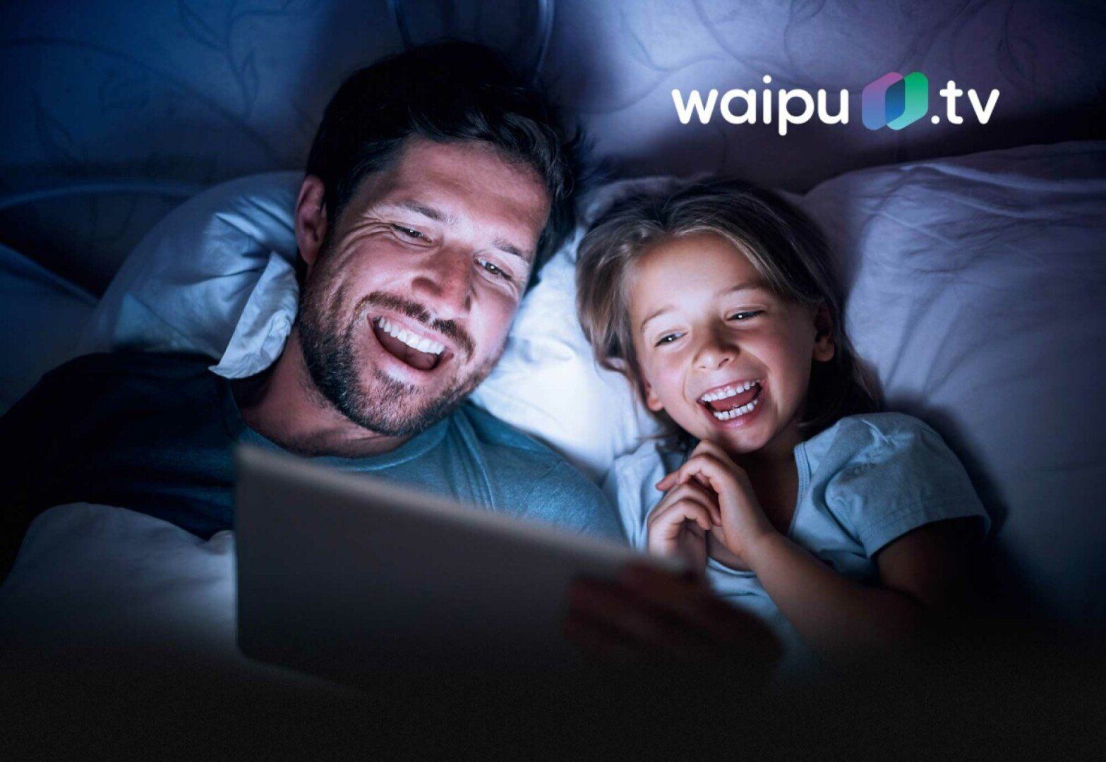 waipu.tv Keyvisual Vater mit Tochter mit Logo