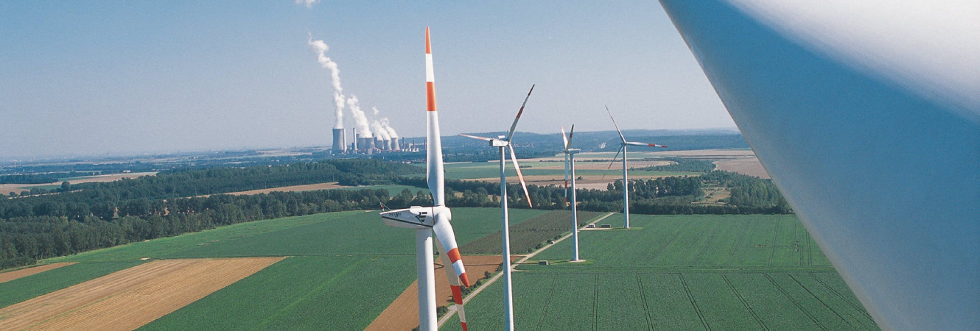 Flugzeugausblick auf Windräder