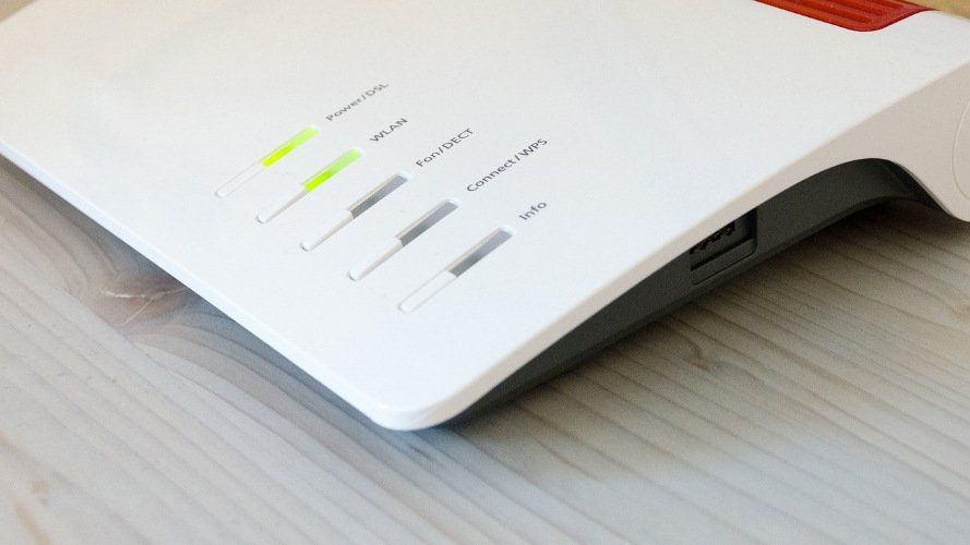 Hier zu sehen ist ein weiterer WLAN-Router, um darzustellen, dass man beim Routerkauf verschiedene Optionen hat.
