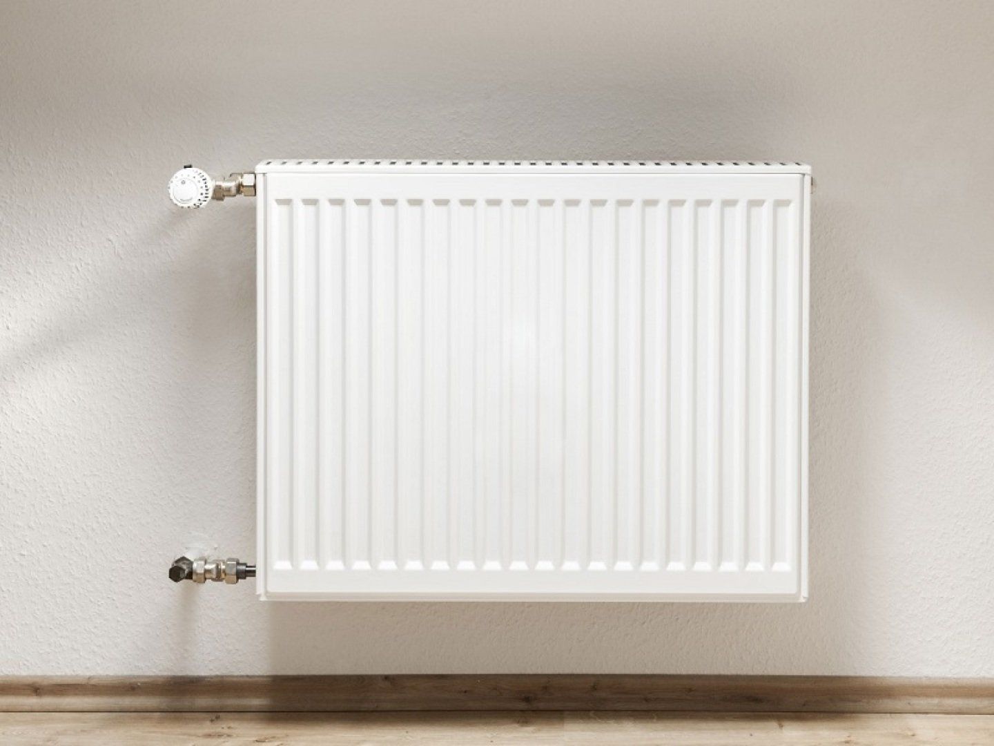 Das Bild zeigt einen Flachheizkörper als Typ von Heizkörpern.