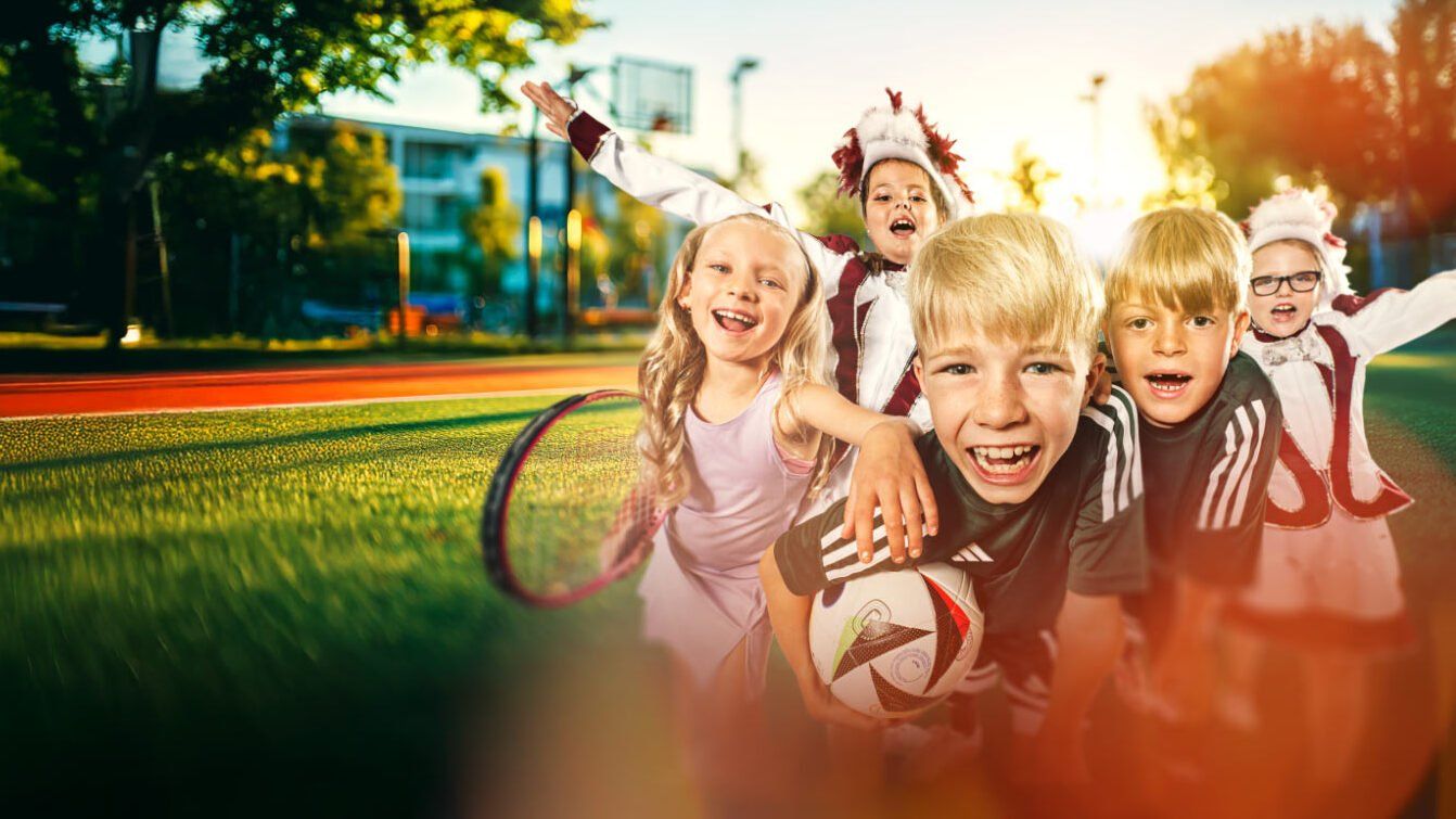 Kinder aus verschiedenen Vereinen von Fußball über Tennis bis zu Gardetanz